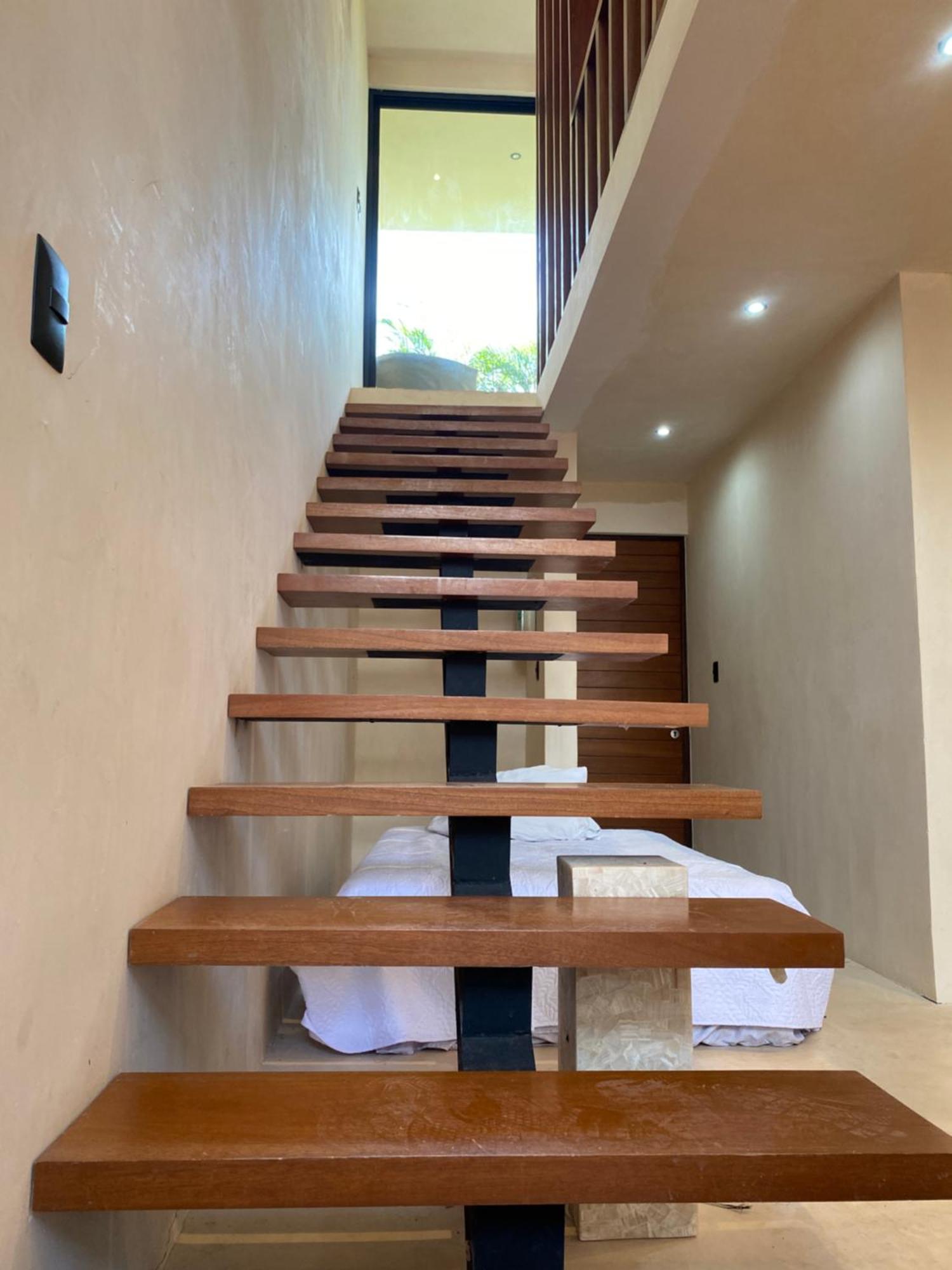 Stunning 6 Private Villas & Ph /Wifi/Ac/Pool/Gym.