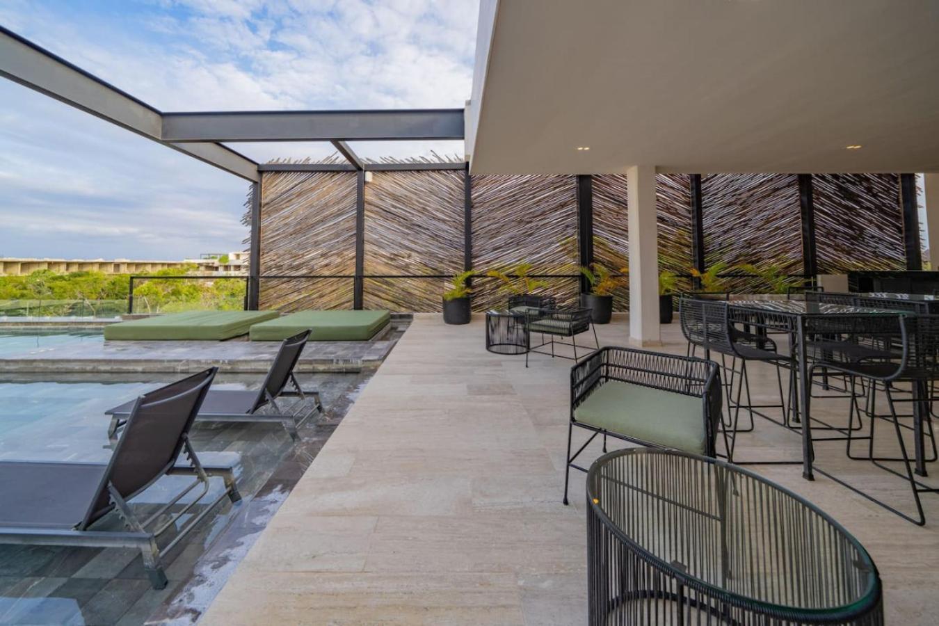 Luxury Lock Off In *