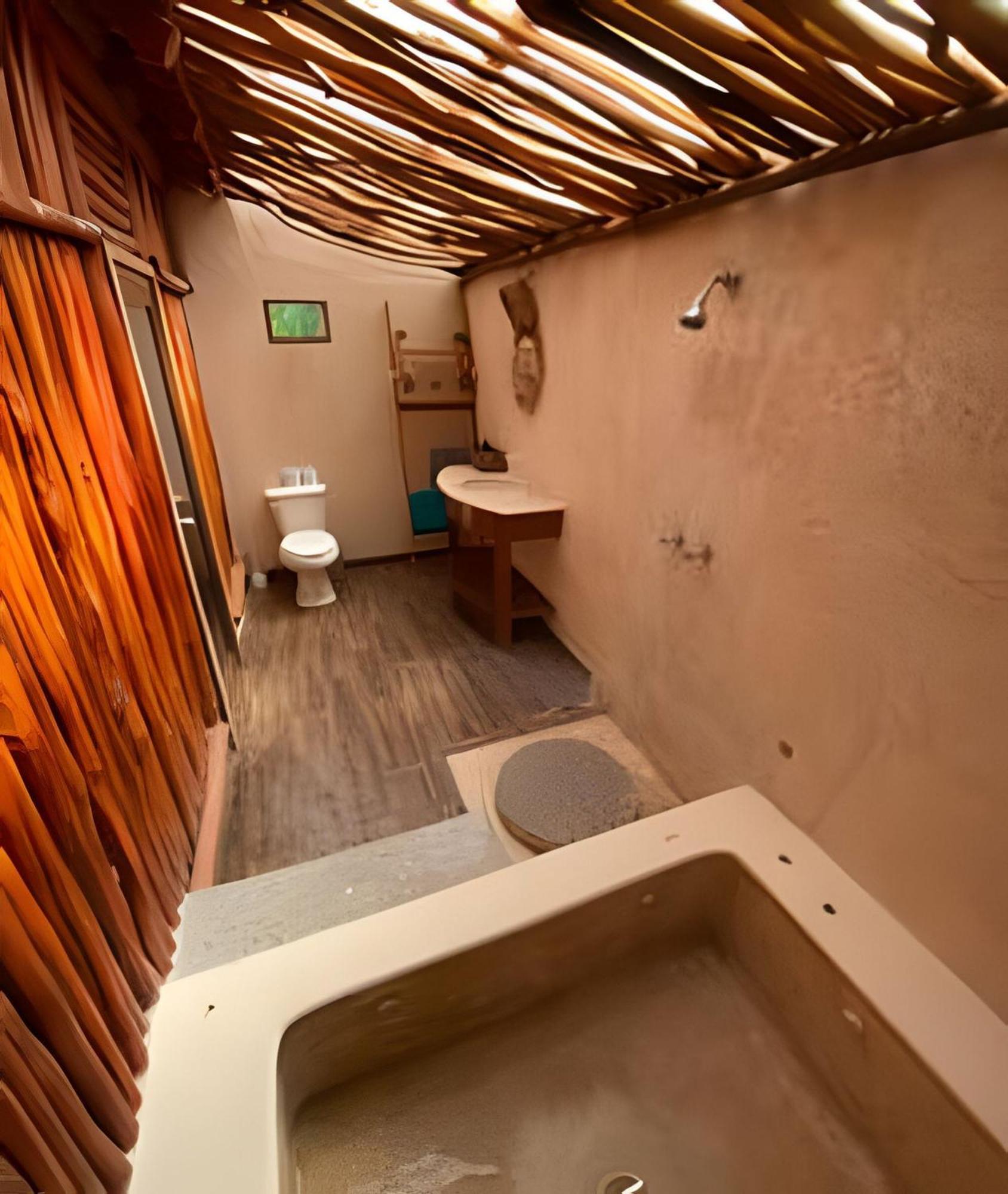 Stunning 6 Private Villas & Ph /Wifi/Ac/Pool/Gym. *