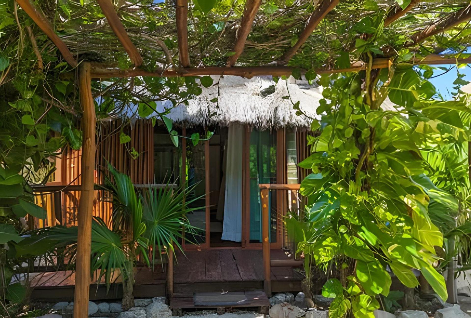 Stunning 6 Private Villas & Ph /Wifi/Ac/Pool/Gym. *