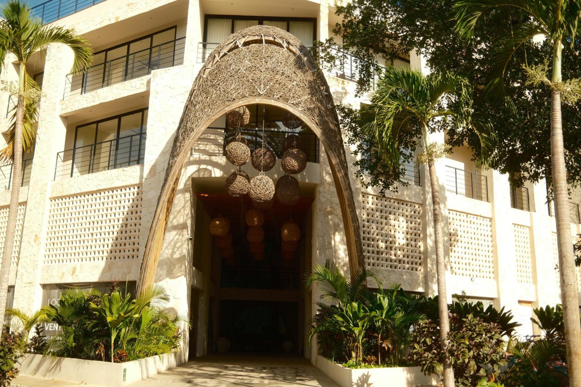 Apartment Downtown Penthouse With Private Pool, Rooftop Pool And Gym, Short Distance From Beaches, Restaurants & Nightlife *