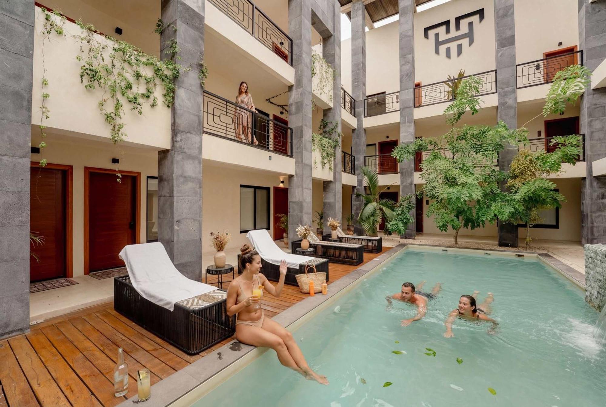 Talulah Living 3br - Private & Shared Pool