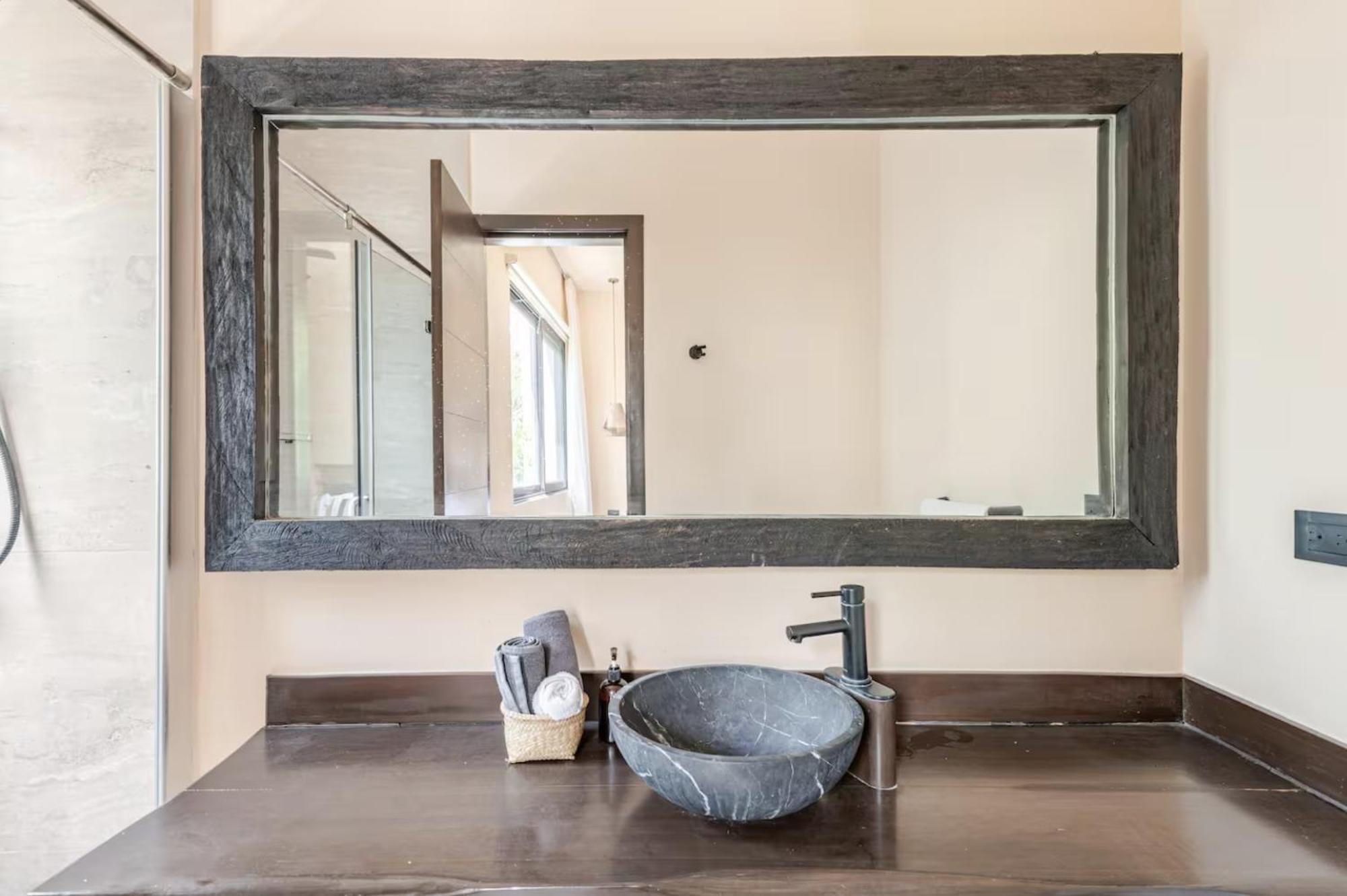 Enchanting 4br Villaδ Pool& Rooftopδprime Location