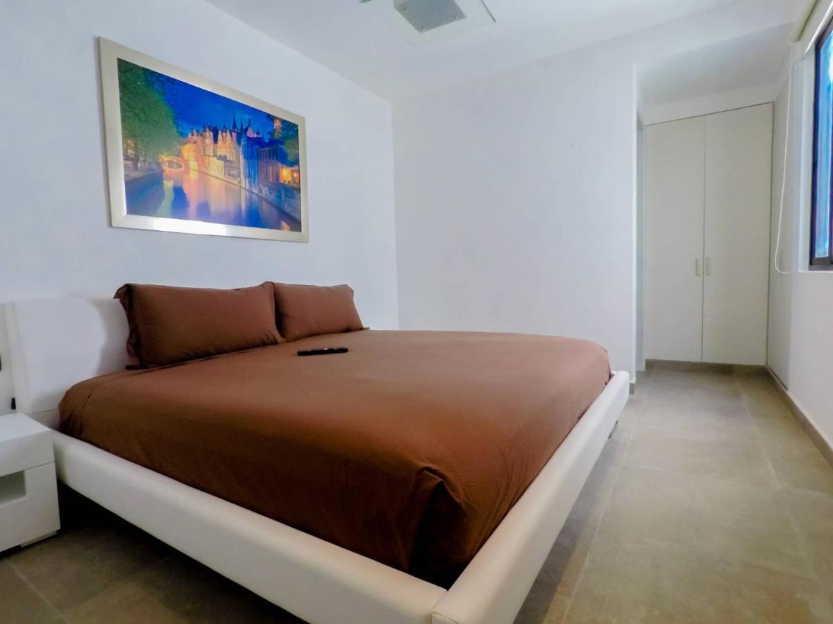 Brand New Two Br Penthouse With A Private Roof Patio! Totally Equipped. *